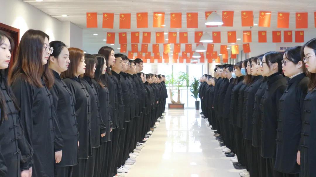 榮盛科技集團(tuán)組織開(kāi)展健身氣功「八段錦」訓(xùn)練活動(dòng)