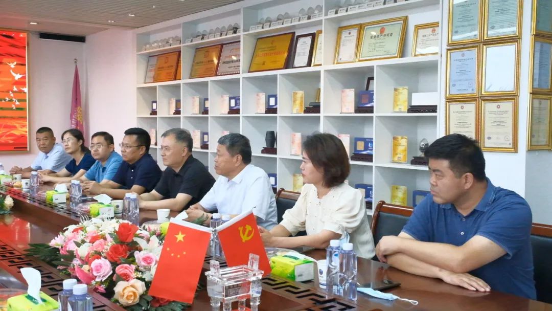 新密市委常委、政法委書記劉軍杰一行蒞臨榮盛科技集團(tuán)調(diào)研指導(dǎo)
